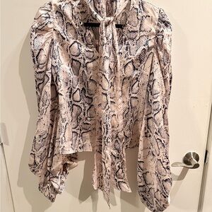 Very nice silky animal print, zipper on the side. Perfect for night.